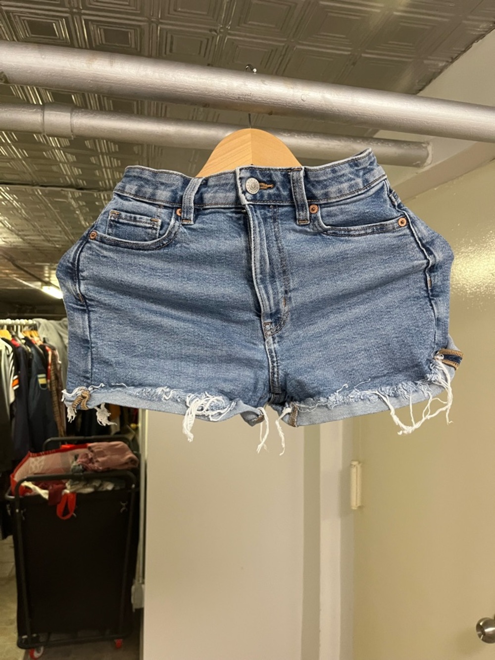 American Eagle Women's Denim Fringe Cutoff Stretch Jean Shorts - Picture 2 of 3